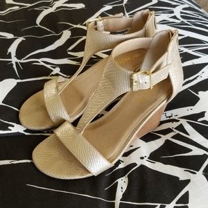 Beautiful Kenneth Cole wedges